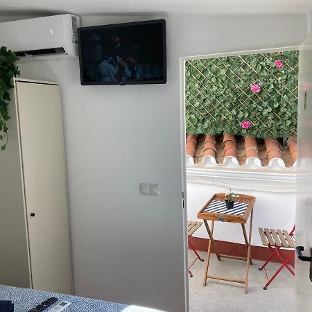 Malaguena Salerosa "Apartamento - Estudio Con Terraza" En Casa Tipica De 1 A 4 Dormitorios มาลากา ภายนอก รูปภาพ