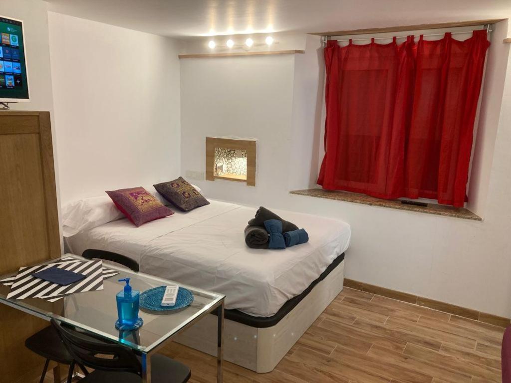 Malaguena Salerosa "Apartamento - Estudio Con Terraza" En Casa Tipica De 1 A 4 Dormitorios มาลากา ภายนอก รูปภาพ