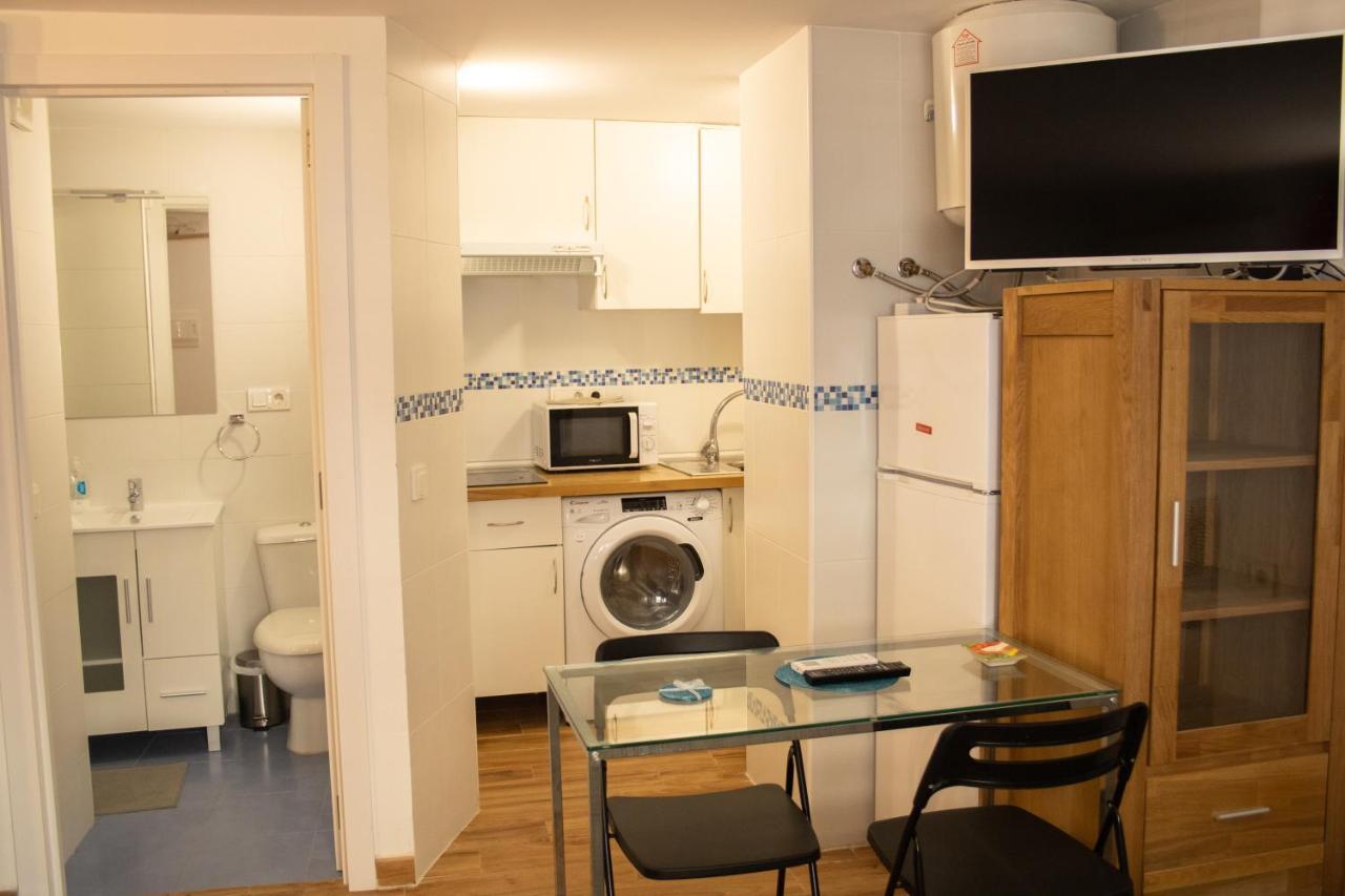 Malaguena Salerosa "Apartamento - Estudio Con Terraza" En Casa Tipica De 1 A 4 Dormitorios มาลากา ภายนอก รูปภาพ