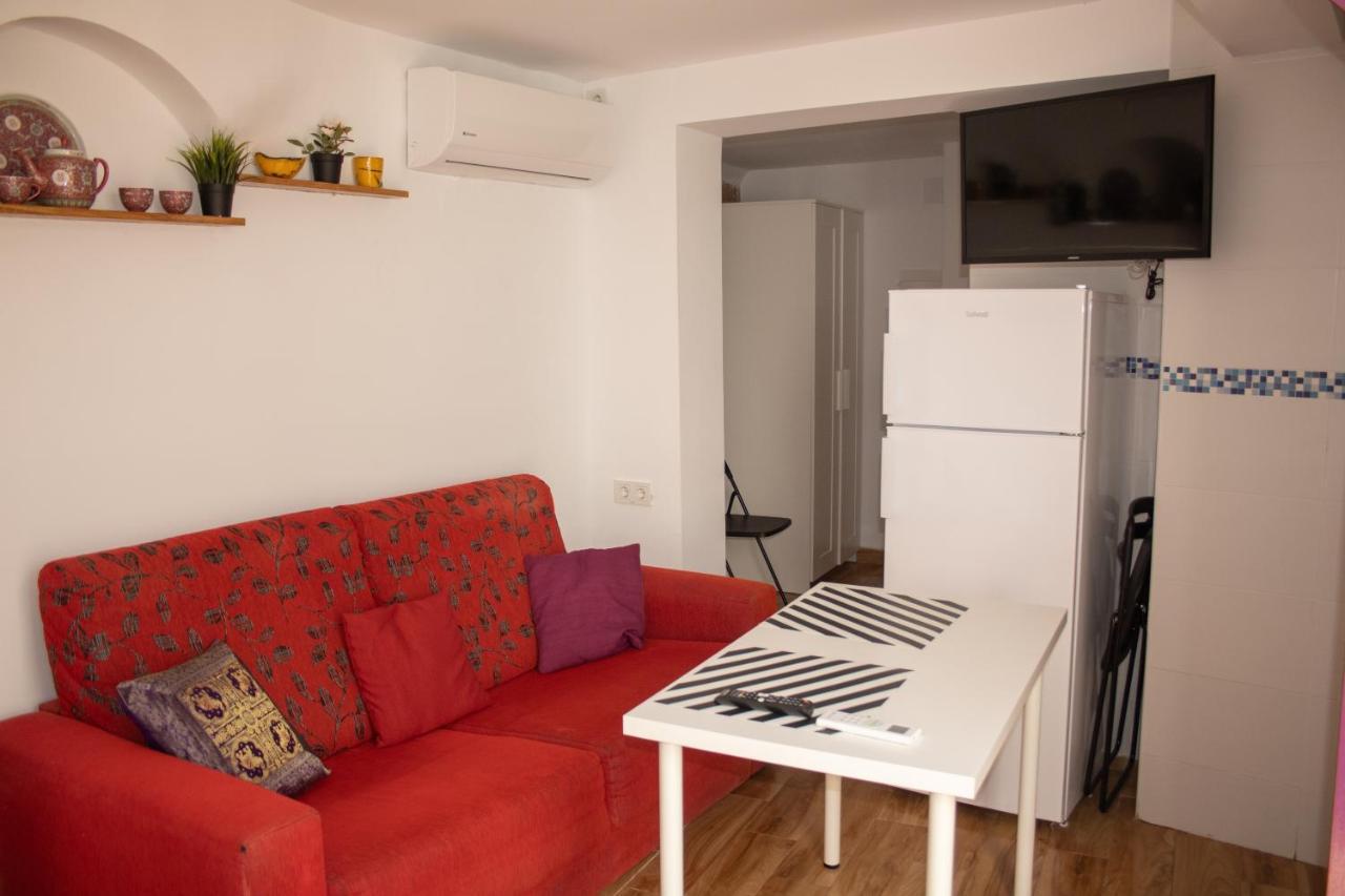 Malaguena Salerosa "Apartamento - Estudio Con Terraza" En Casa Tipica De 1 A 4 Dormitorios มาลากา ภายนอก รูปภาพ