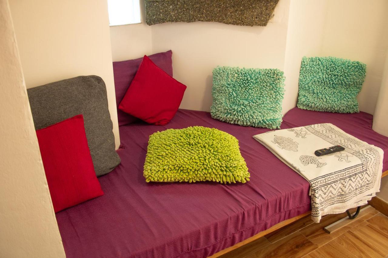 Malaguena Salerosa "Apartamento - Estudio Con Terraza" En Casa Tipica De 1 A 4 Dormitorios มาลากา ภายนอก รูปภาพ