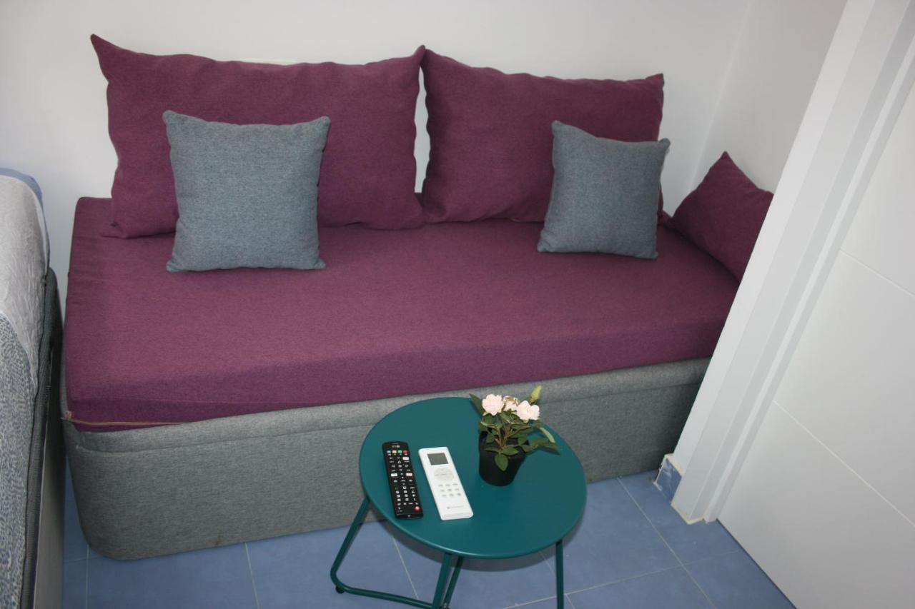 Malaguena Salerosa "Apartamento - Estudio Con Terraza" En Casa Tipica De 1 A 4 Dormitorios มาลากา ภายนอก รูปภาพ