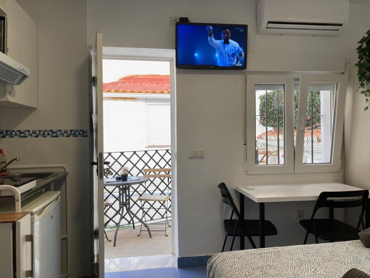 Malaguena Salerosa "Apartamento - Estudio Con Terraza" En Casa Tipica De 1 A 4 Dormitorios มาลากา ภายนอก รูปภาพ