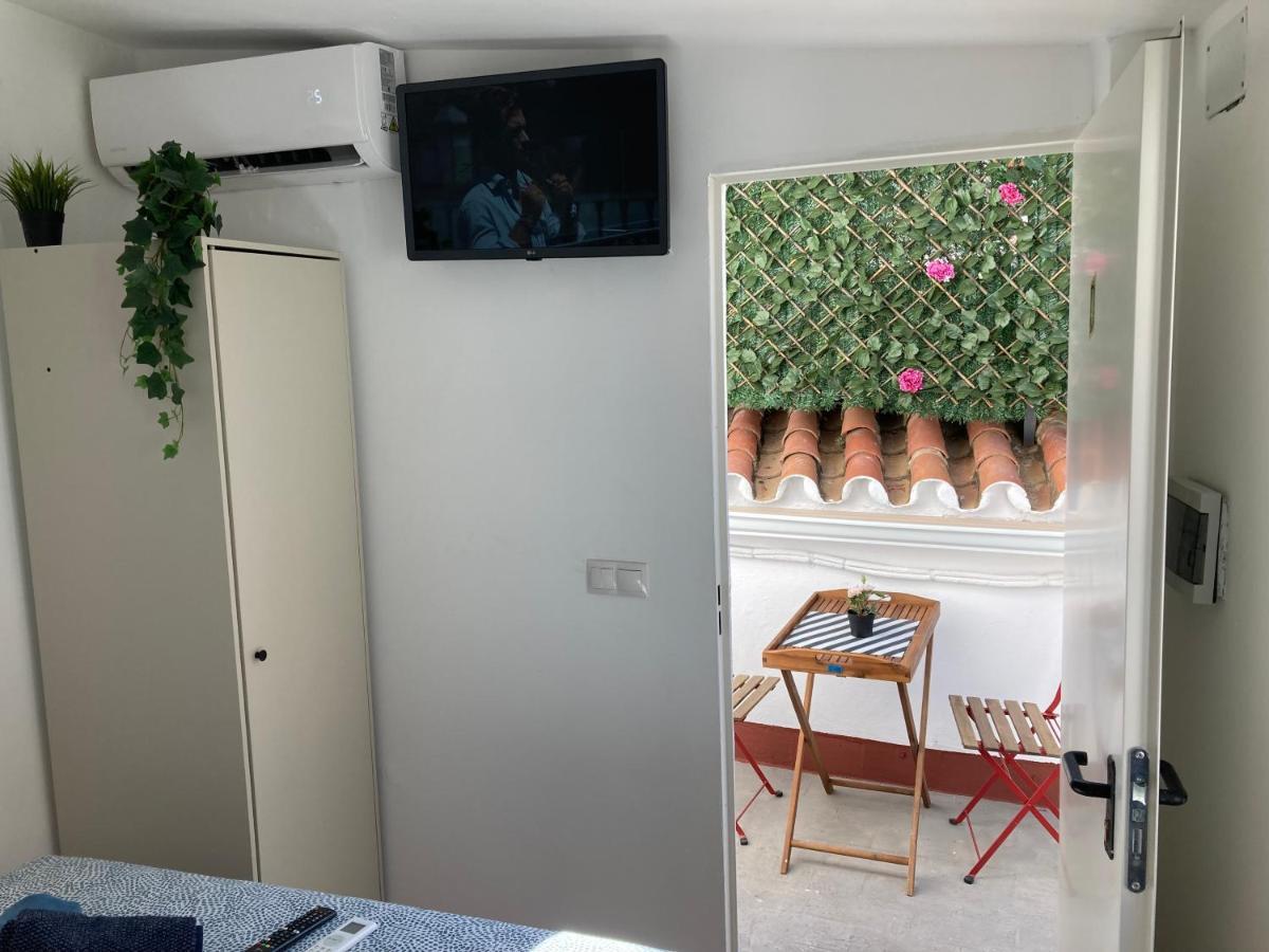Malaguena Salerosa "Apartamento - Estudio Con Terraza" En Casa Tipica De 1 A 4 Dormitorios มาลากา ภายนอก รูปภาพ