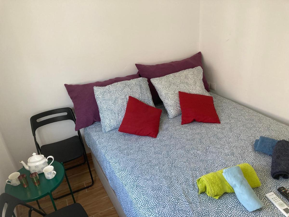 Malaguena Salerosa "Apartamento - Estudio Con Terraza" En Casa Tipica De 1 A 4 Dormitorios มาลากา ภายนอก รูปภาพ